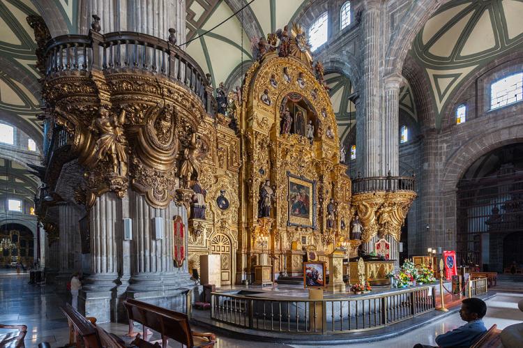 Interior view of the Metropolitan Cathedral, Mexico City, México