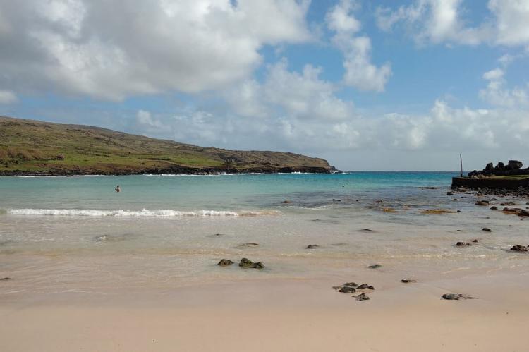 Anakena coral sand beach, Rapa Nui National Park (Chile)