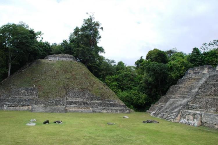 Caracol Plaza, Belize