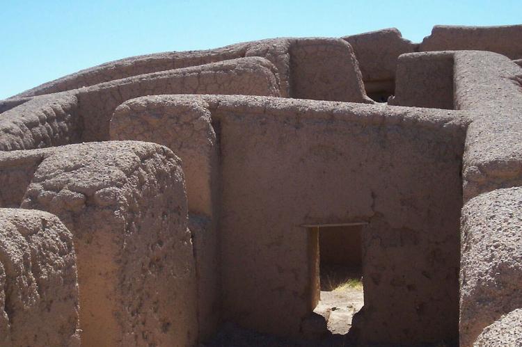 T-shaped doorway at Paquimé ruins (Mexico)