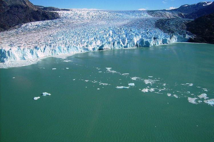 Glacier descending towards Lake O'Higgins