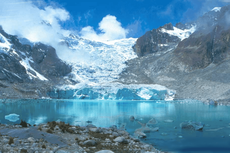 Laguna Glaciar, La Paz, Bolivia 