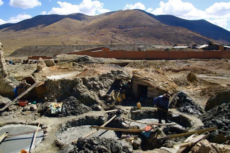 Informal mining at Lake Poopó in 2013 (Bolivia)