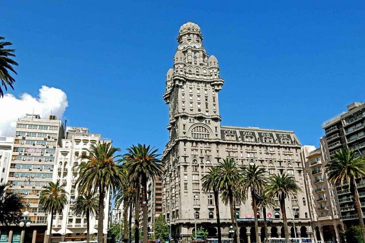 Palacio Salvo, Plaza Independencia, Montevideo, Uruguay