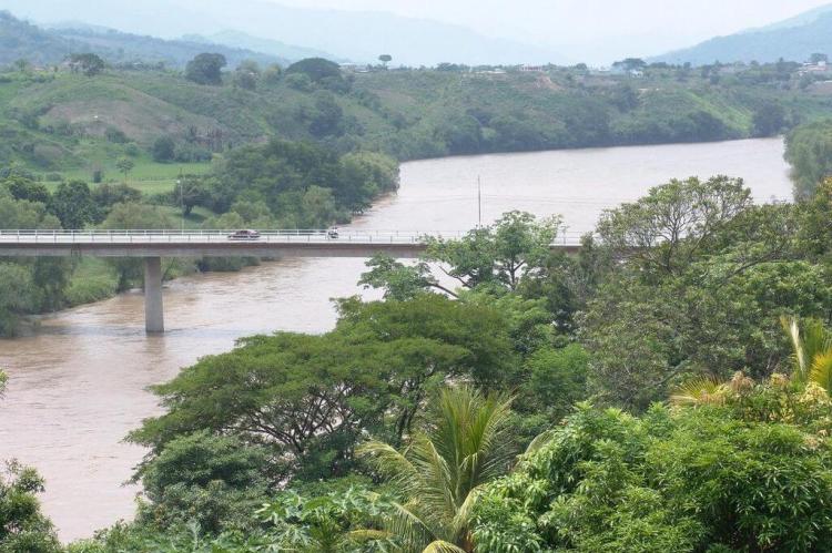 Bridge over the Motagua River connecting Gualán with the village of Mayuelas, Zacapa, Guatemala