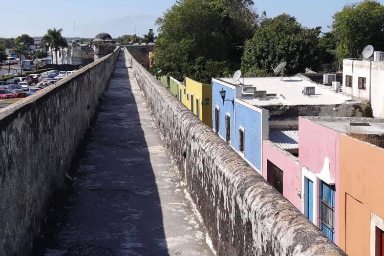 Old City walls and Colonial facades — UNESCO Historic center of San Francisco de Campeche (Mexico)