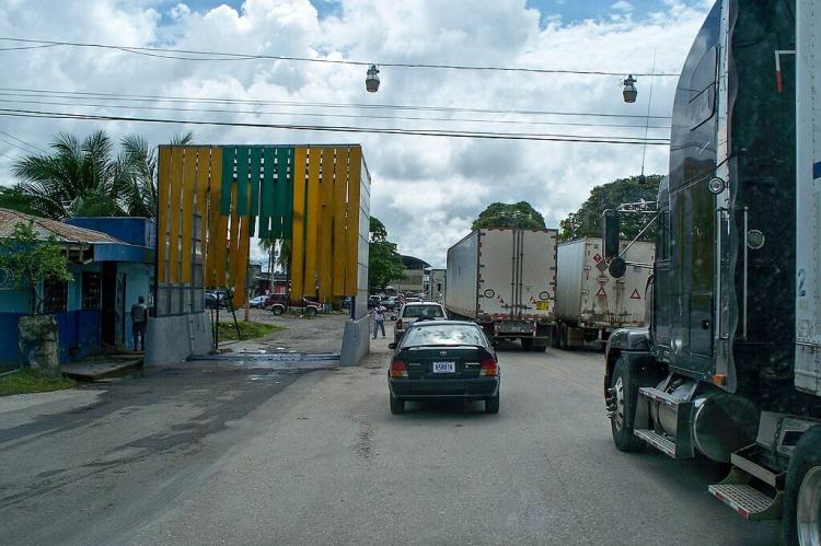 Panamerican highway (2) in Costa Rica at the Panamanian border.