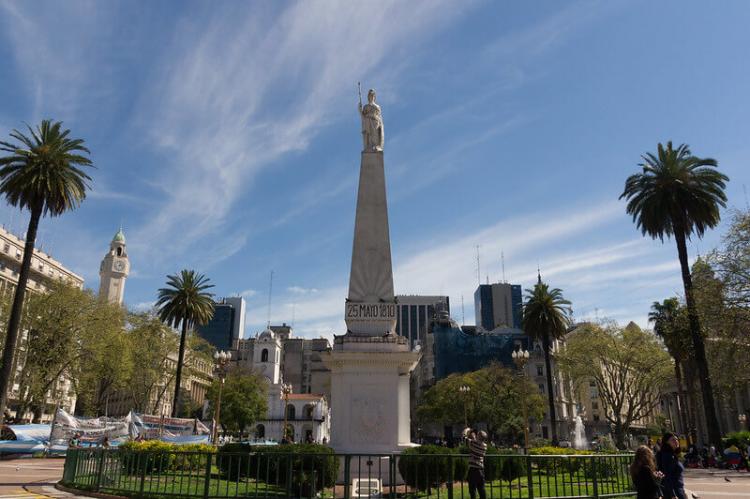 Pirámide de Mayo, Plaza de Mayo