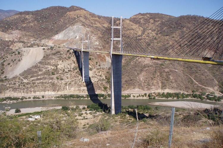 Mezcala Bridge spanning the Balsas River, on the Cuernavaca-Acapulco highway, Guerrero, Mexico