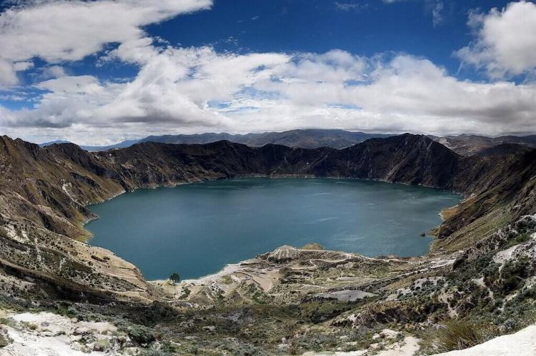 Quilotoa crater lake, Ecuador