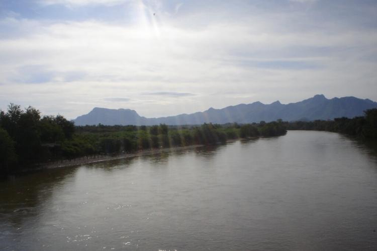 View of the Balsas River from the Miguel Alemán Bridge in Coyuca de Catalán, Guerrero