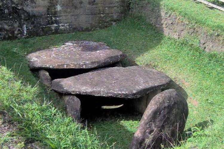 Tomb in San Agustín (Colombia)