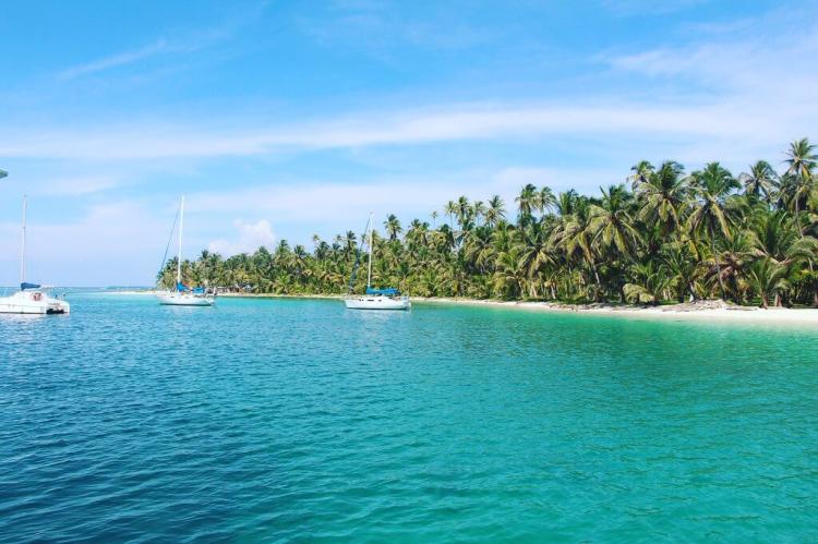 Idyllic boat vista, San Blas Islands, Panama