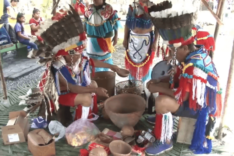 Ceremony of 'Swit Watra' in the Palentuin in Paramaribo, Suriname