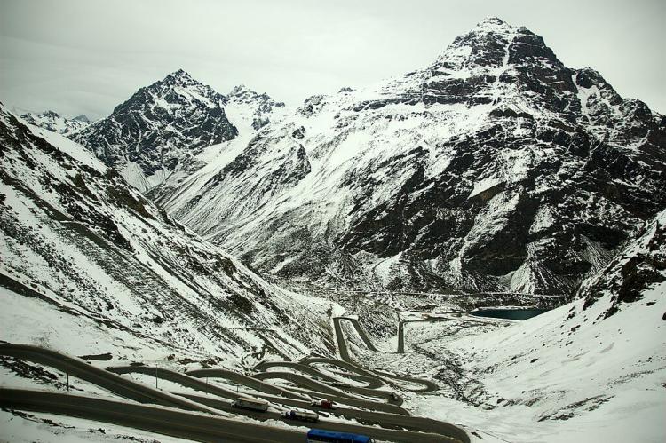 Switchbacks on the road up to Tunel del Cristo Redentor