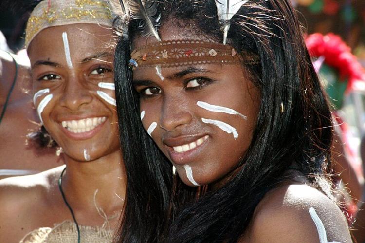 Taíno girls at the Dominican carnival in garments and makeup