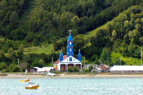 Iglesia de Tenaún, Isla Grande de Chiloé, Chile